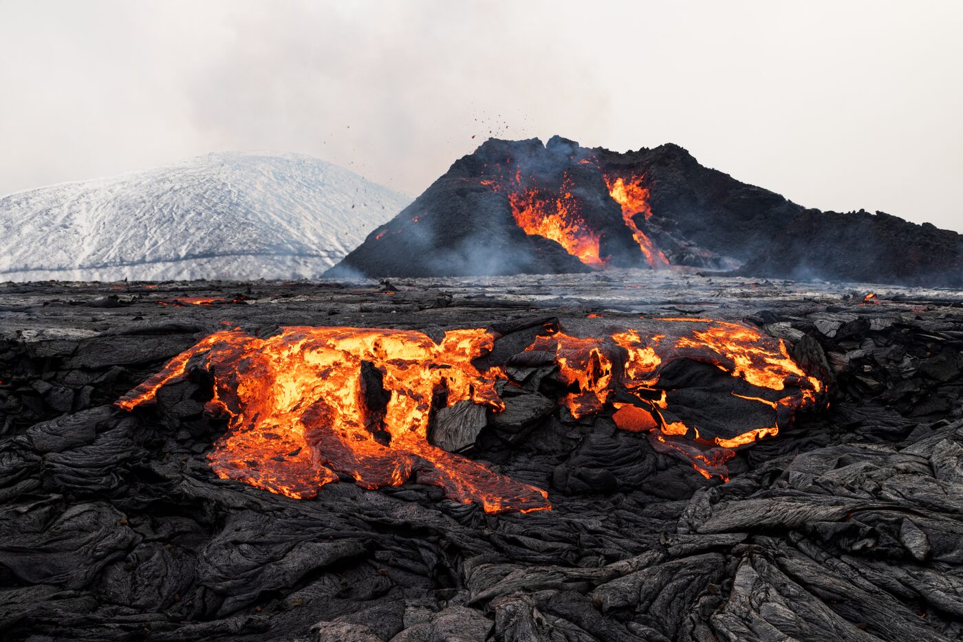 La lave, à quelques mètres